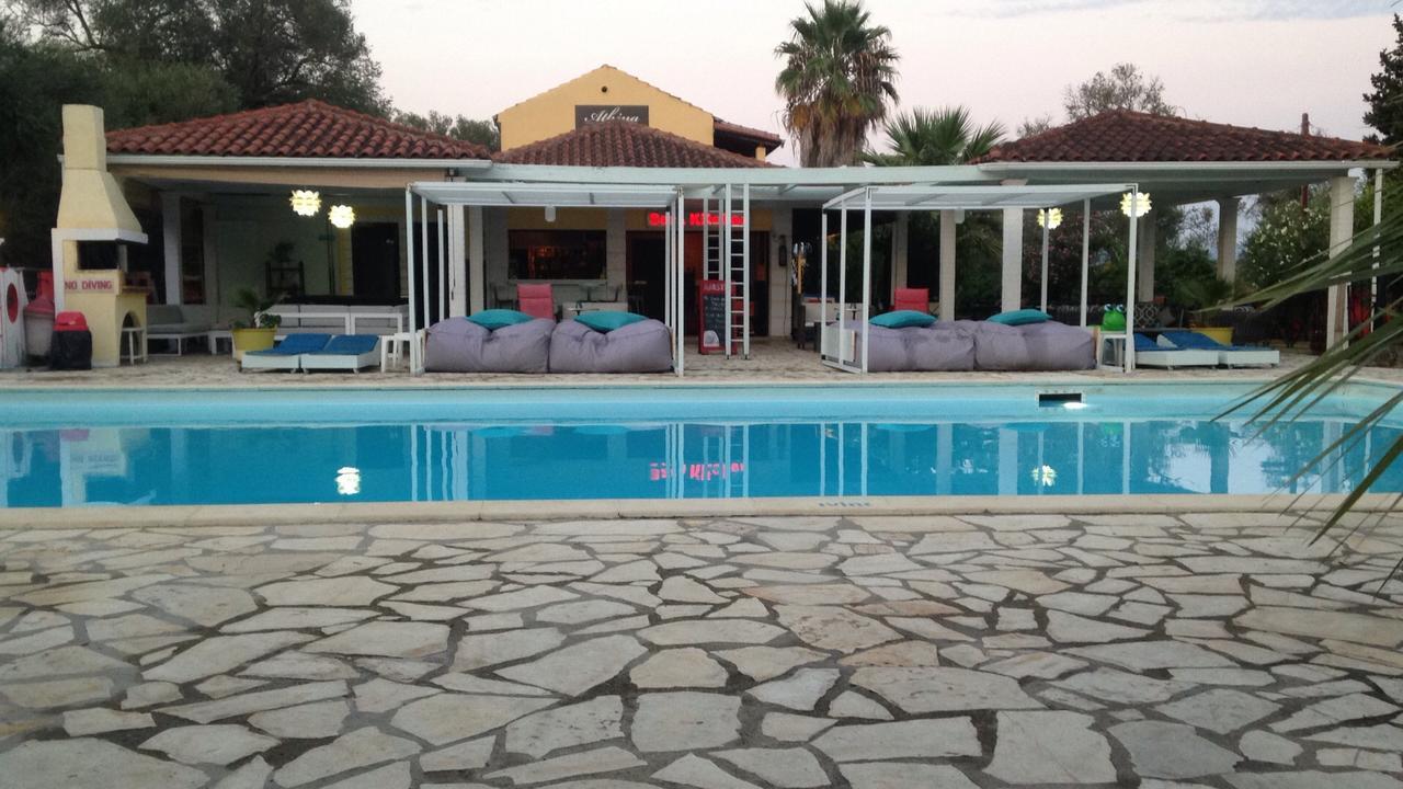 Athina Aparthotel Kávos Exteriör bild
